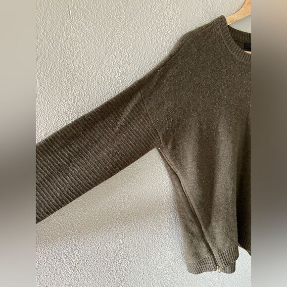 J Crew 100% Wool Olive Green Crewneck Sweater Size S - Picture 3 of 7